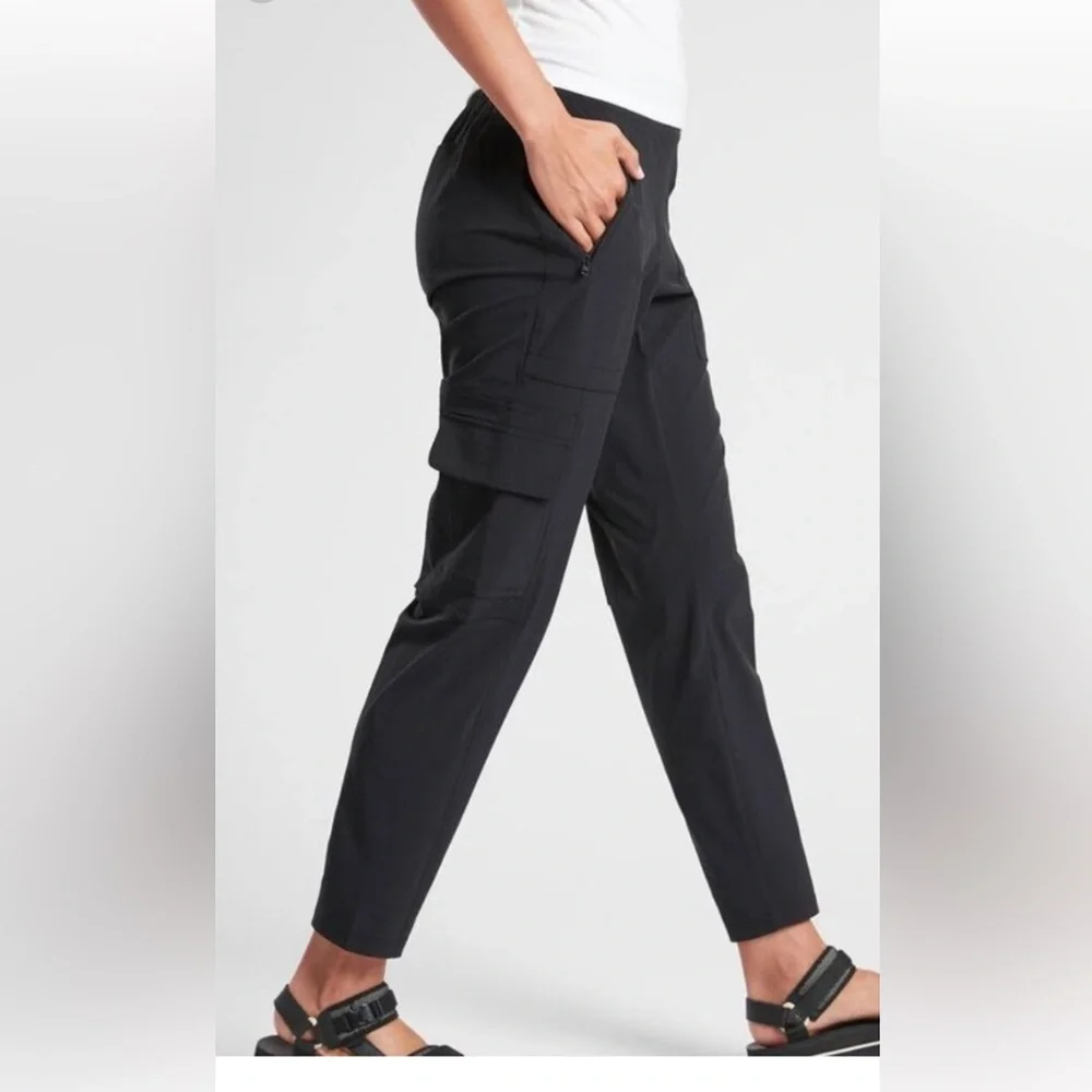 EUC Athleta Women's Wander Utility Pants Size 2 Black - Picture 3 of 9